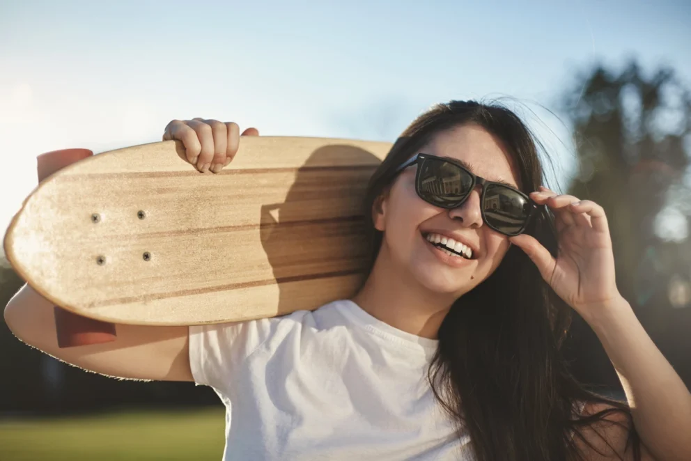 emotions-youth-city-skateboarding-concept-close-up-cheerfu